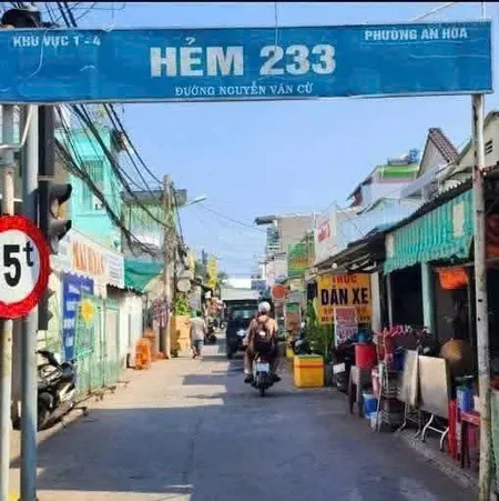 nhà 7 triêụ mặt tiền hẻm 233 cách đường Nguyễn Văn Cừ 50 m