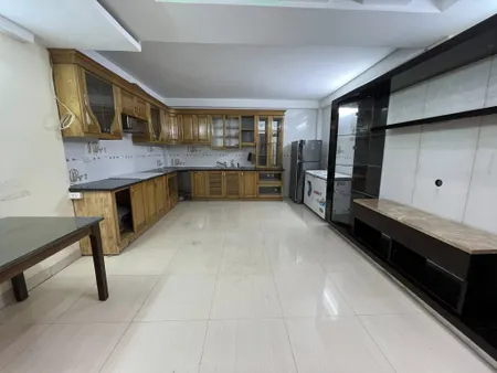 Cho thuê nhà ngõ ô tô Phố Hoàng Văn Thái, 4 tầng x 50m2, 5 ngủ, 19.5 Triệu VP, Trung tâm