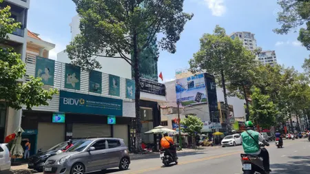 Bán nhà căn góc Nguyễn Tri Phương, Q. 10, hệ thống điện mặt trời, 94m2, 4 tầng, giá 17 tỷ.