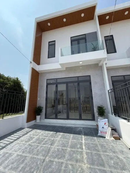 NHÀ 127M2 MẶT TIỀN ĐƯỜNG NHỰA LỘ 22M CÁCH QL50 500M