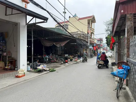 Bán Nhà 3 Tầng có dòng tiền năm 100 - 120tr gần vin Cổ loa