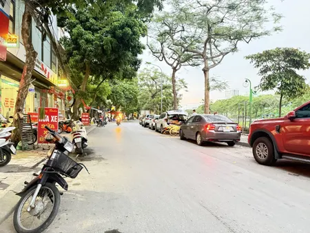 Bán nhà Mặt phố Nguyễn Đình Hoàn (Cầu Giấy) 67m, Cấp 4, mt 5.6m, giá 29.9 tỷ