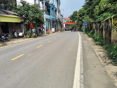 Cần bán gấp lô đất 2 mặt tiền, trục chính kinh doanh gần đô thị vệ tinh Hòa lạc
