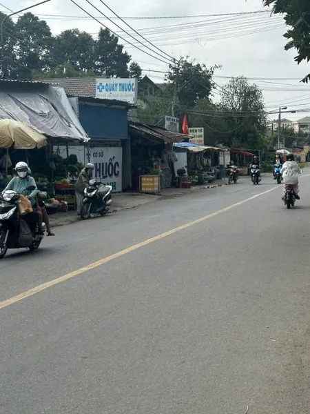 BÁN ĐẤT KINH DOANH KẾ BÊN CHỢ BÌNH ĐIỀM 9 X 27 kinh doanh sầm uất