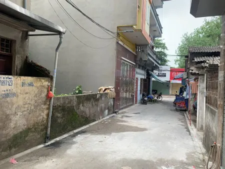 Bán gấp mảnh đất có nhà cấp 4. Tại Ngọc Thụy Long Biên, vị trí đẹp, 5 phút qua phố, 33m², 3.4 tỷ