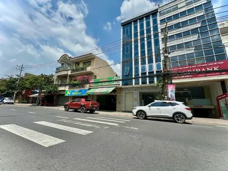 Bán nhà Mặt Tiền Đồng Khởi mới hoàn thiện, diện tích 400m2, vị trí siêu đẹp, giá 30 tỷ