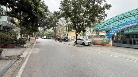 Bán nhà mặt phố  Vĩnh Phúc Ba Đình vỉa hè, oto kinh doanh sầm uất 4tầng  75m 13.8 tỷ