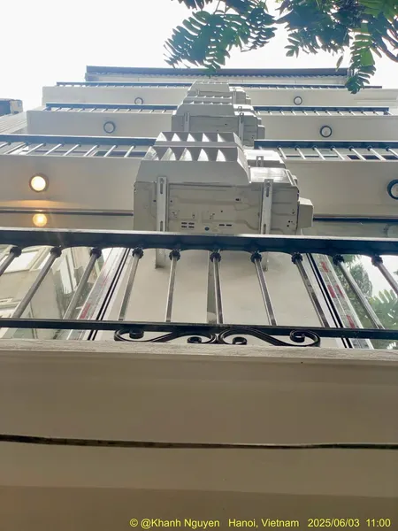 Bán tòa 7  tầng căn hộ dịch vụ Hai Bà Trưng dòng tiền 70 triệu Liên hệ Ms Hoa : 0981576398