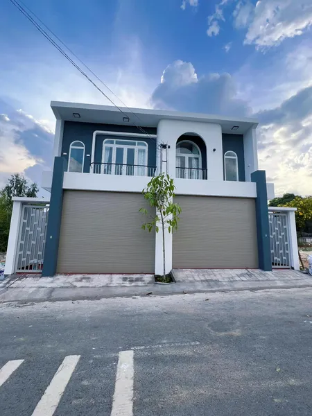 🏡 NHÀ MẶT TIỀN NHỰA DX84 – GẦN BỆNH VIỆN 1500 GIƯỜNG – CHỈ 2 TỶ 990 TRIỆU