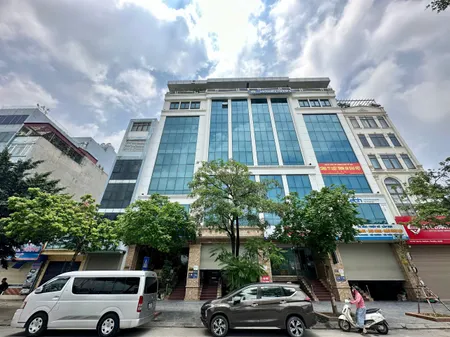 (Tin thật 100%) Bán tòa VP cao cấp 2 mặt tiền 136m2 x 9T tại mặt phố Trần Vỹ - Cho thuê 2,2 tỷ/năm