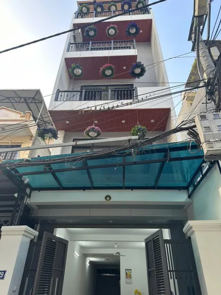 Văn phòng thoáng rông, kho xưởng đẹp, ô tô trước nhà tránh, xe oto đỗ trong nhà, lõi trung tâm Hoàng Mai, giá 25 tr