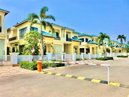 Cho Thuê Biệt Thự Senturia vườn lài DT 8x20 1Trệt 2Lầu 4Pn 4Wc An Ninh 24/24