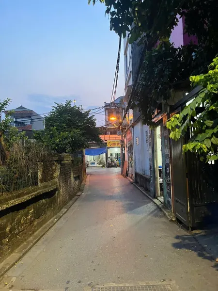 💥 BÁN ĐẤT TẶNG NHÀ CẤP 4 – THÀNH AM, LONG BIÊN 💥
🔥 57m² – Mặt tiền 4m – Ô tô đỗ cửa – Cách ô tô tránh chỉ 10m
📌 Giá chỉ: 8,25 tỷ – Sổ đỏ chính chủ