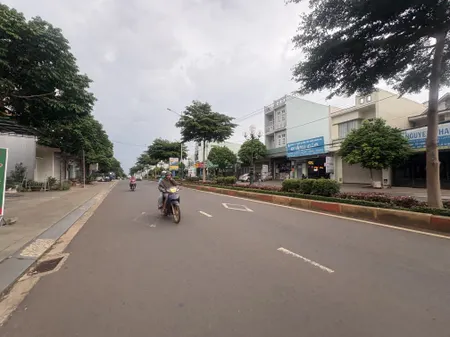 Đất mặt tiền CMT8