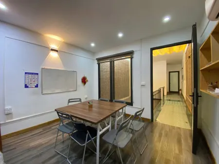 Dành cho bạn nào đang tìm nơi thuê làm cơ sở dạy học, văn phòng giao dịch hoặc kho bán đồ online ở Tây Hồ.