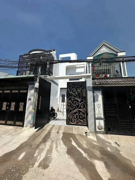 Nhà đẹp khu phố 4, thị trấn Đức Hòa dt 92m2 1 lầu 3pn 2wc giá 2,05 tỷ