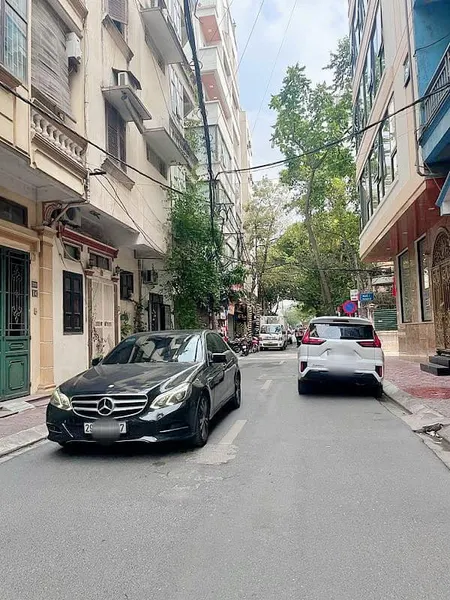 Mặt phố Nghĩa Đô, mặt tiền 5m, kinh doanh đắc địa, vỉa hè rộng, chỉ 30 tỷ