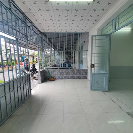 🔥🔥Bán nhà Khu Dân Cư Hoàng Hảo 🍃 TRỤC CHÍNH ĐƯỜNG 12 HỒ BƠI 📍Diện tích: 82,5m2 (Ngang 5m dài 16,5m) ♥️Mặt tiền đường nhựa, vĩa hè, full thổ sổ nhà hoàn công, KDC Hiện hữu  💵Gi.á 1tỷ1