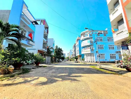 Bán đất Quận 2 mặt tiền đường 64 phường Bình Trưng Đông quận 2 Lô góc đường 16m
