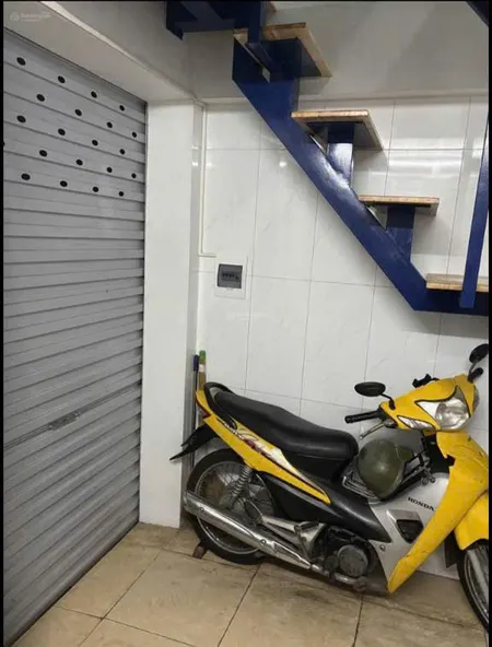 Cho thuê nhà ngõ 190 Lò Đúc, 3 tầng, 5 Triệu mới cứng ở gđ, nhóm nữ ít người 4.5 Triệu