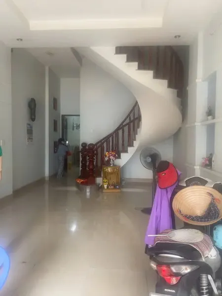 Nhà 1 trệt 2 lầu, hẻm 8m Trần Hưng Đạo, DT 4.5x17m, nở hậu – 10.8 tỷ thương lượng
