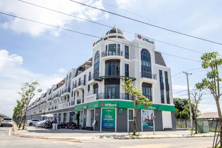 Bán căn nhà shophouse trục chính đường 3/2 trung tâm Đức Hòa DT: 260 m2,giá 6 tỷ 8