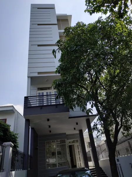 Bán Nhà Mặt Tiền Đường Lê Văn Thịnh Quận 2 gần chợ Cây Xoài Nhà Hầm + Trệt +4 lầu ngang 5,59m