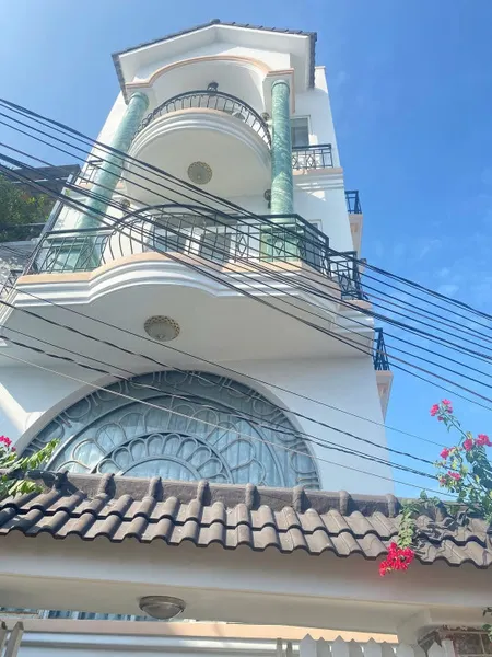 Bán nhà hẻm ô tô Quận 2 Căn góc 5 tầng gara 5pn cách Lê Văn Thịnh 250m