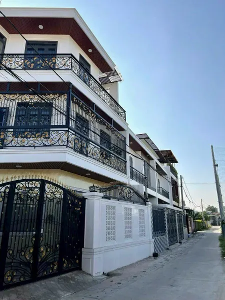 Nhà trệt lầu mới đẹp Phú Hoà-TP.TDM đường oto view sân banh vị trí trung tâm gần trường chợ giá rẻ