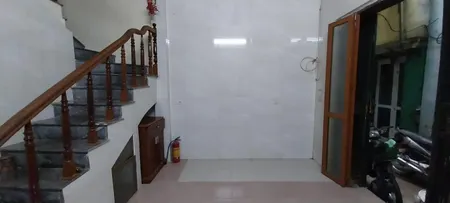 Cho thuê nhà ngõ 155 Chợ Khâm Thiên, 3 tầng x 35m2, 3 PN, 9.8 Triệu