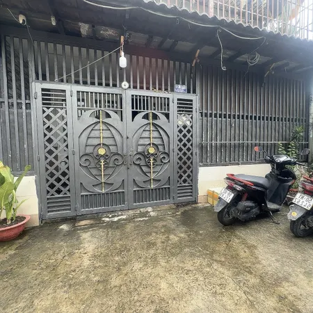 Nhà bán khu dân cứ full nhà, ngang 7 dài 8, 1 lầu có sân, Giá 2 tỷ 800 trăm triệu .