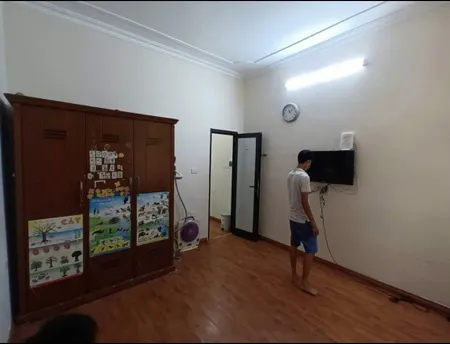 Cho thuê nhà ngõ Hoàng Mai, 2.5 tầng x 50m2, 2 ngủ, 2 WC, 9.5 Triệu