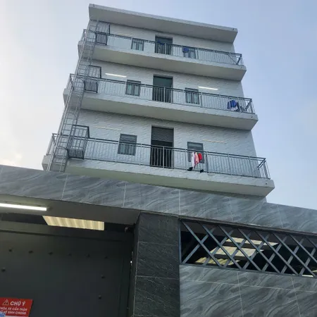 Bán nhà 2mt trước sau Full thổ cư. Có nhà và 28 căn hộ. Thu nhập 75 triệu/ tháng