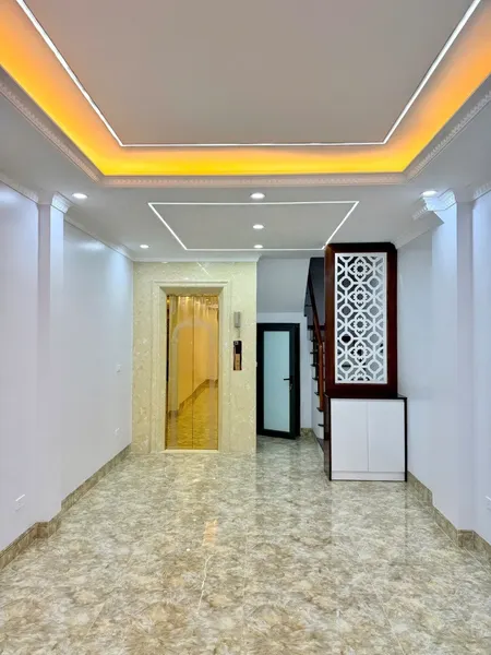 Nhà mới trung tâm Cầu Giấy- 6 tầng thang máy - giá nhỉnh 11 tỷ