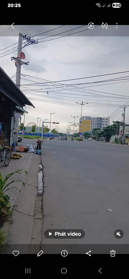 Lô đất  hiếm, MẶT TIỀN NGUYỆN TRUNG TRỰC, Sát QUÃNG TRƯỜNG.