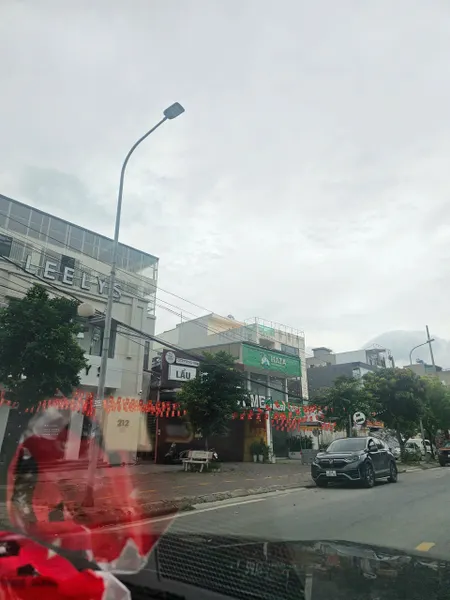 Cần bán đất tại Phố ẩm thực. Tuệ Tĩnh.  phường Bình Hàn, TP Hải Dương Địa chỉ: đường Tuệ Tĩnh kéo dài , phường Bình Hàn, thành phố Hải Dương Diện tích: 849m2 Trong đó có 201,7m2 đất ở Phần còn lại là đất trồng cây lâu năm Giá bán : 250tr/m2. Mặt tiền rộng