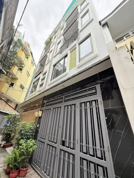 Ngay trục xuyên tâm Lê Văn Sỹ - Quận 3 - sát mặt tiền - 50m2 - ngang 4m – 3 tầng - sổ vuông A4 - 6.4 tỷ.