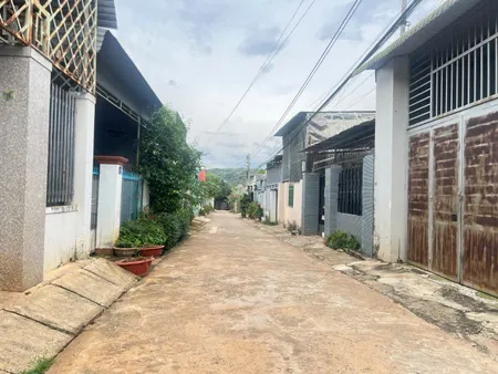 Nhà cấp 4 góc 3 mặt tiền hẻm Y Wang 100m² ngang 5m giá 2.1 tỷ tại Phường Ea Tam Thành phố BMT
