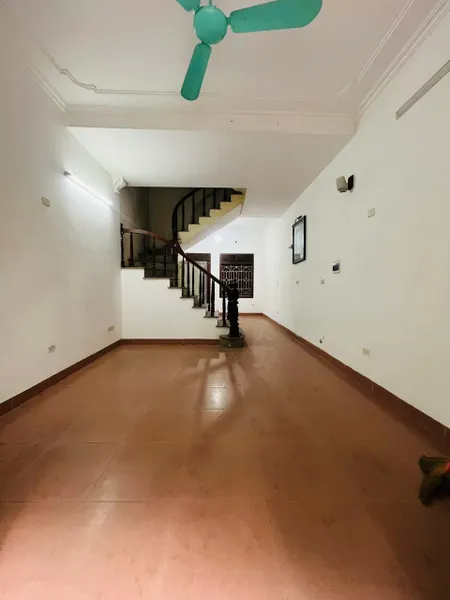 Cho thuê nhà ngõ 40 Nguyễn Hữu Thọ, 4 tầng x 50m2, 5 ngủ, 15 Triệu Kho, VP c.ty...