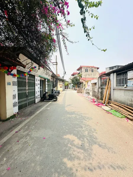 NHÀ VỊ TRÍ ĐẸP PHỐ PHAN ĐÌNH PHÙNG - THỊ TRẤN PHÙNG.