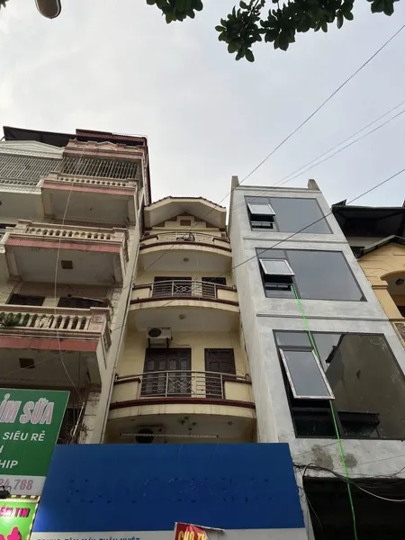 Cho thuê nhà Phố Nguyễn Ngọc Nại, 4.5 tầng x 75m2, MT4m Phóng Khám, Spa, ảnh viện..