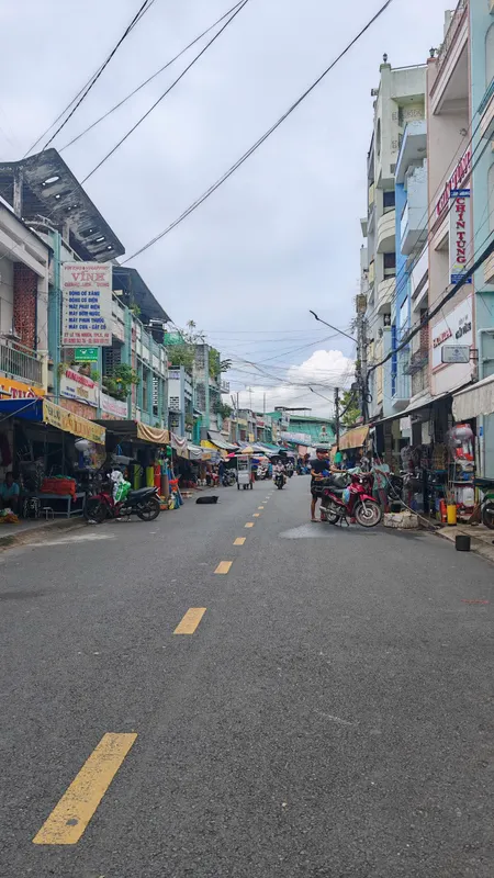 Bán Nhà 1 Trệt 2 Lầu Mặt Tiền Chợ Lê Thị Nhiên, Mỹ Long, Long Xuyên An Giang