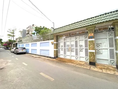 Bán nhà biệt thự sân vườn, mặt tiền đường số 40 - 605m2 - giá 49 tỷ