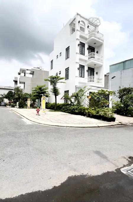 Bán Lô góc view công viên ngay đường Võ Văn Hát, Long Trường, Tp. Thủ Đức. Ngang 5.5m