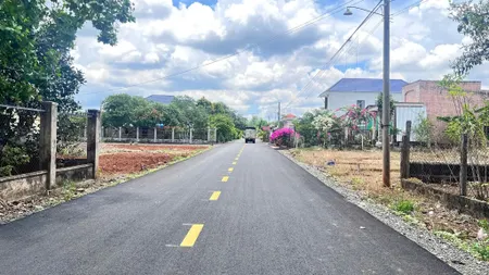 Sát công viên,chợ,ubnn xã