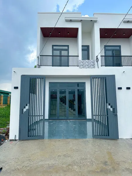 Nhà Lầu Đẹp Xây Mới Hoàn Thiện Diện Tích 5m x 25m Sổ Hồng Riêng Full Thổ Cư Bao Sang Tên