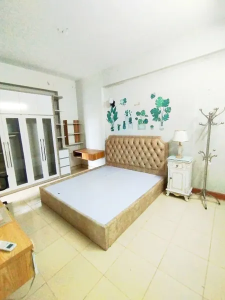 Cho thuê căn hộ chung cư Hoàng Cầu, 91m2, 2 ngủ (có thể cải tạo 1PN), có slot ô tô