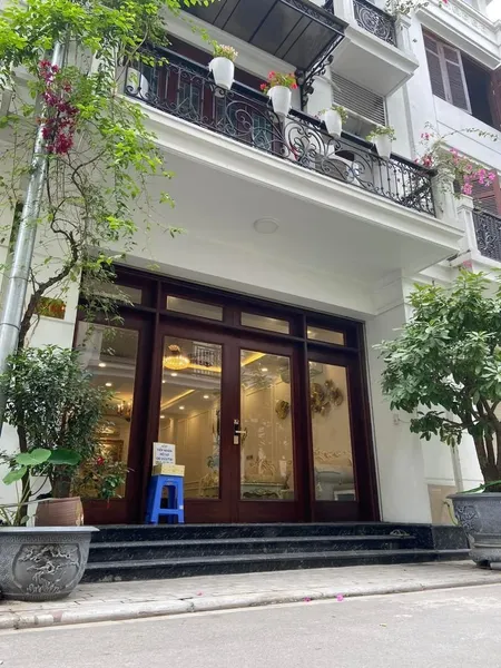 Bán nhà phố Hồng Tiến, gần cầu Chương Dương, 35m2, 4 tầng, lôgóc, gần phố, cách oto 2m, giá 7.2 tỷ