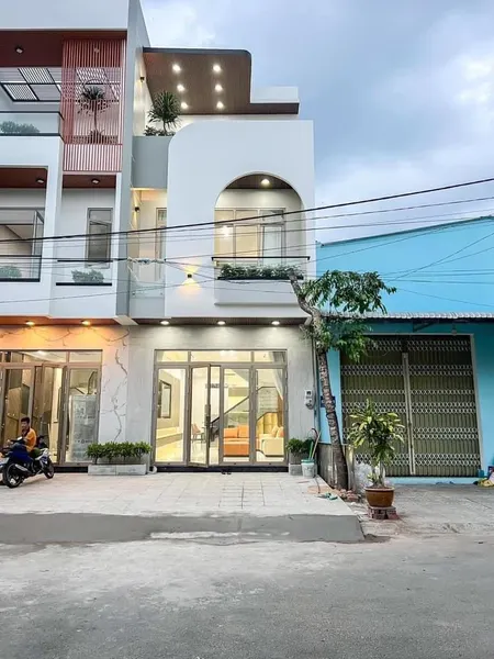 CHÍNH CHỦ CẦN BÁN NHÀ PHỐ 3 TẦNG – 68M² – MẶT TIỀN QUỐC LỘ 1A – TP. TÂN AN – SỔ RIÊNG – CHỈ 2 TỶ