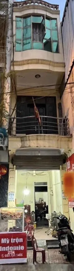 Cho thuê nhà Mp Văn Chương,Giá 8,5tr: 27 m2* 3 tầng 2pn 2vs, kd mọi loại hình, hàng ăn